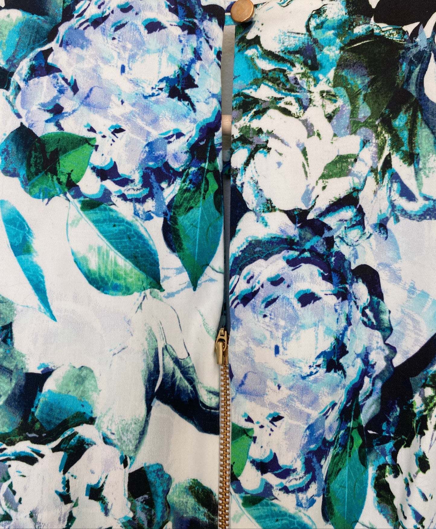Closet London kjole med blomster i blåtoner