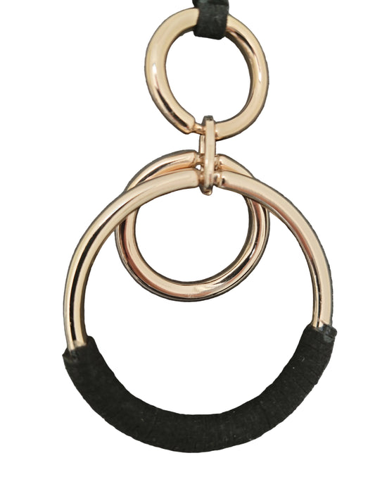Vintagesmykke Indigenous gull og skinn